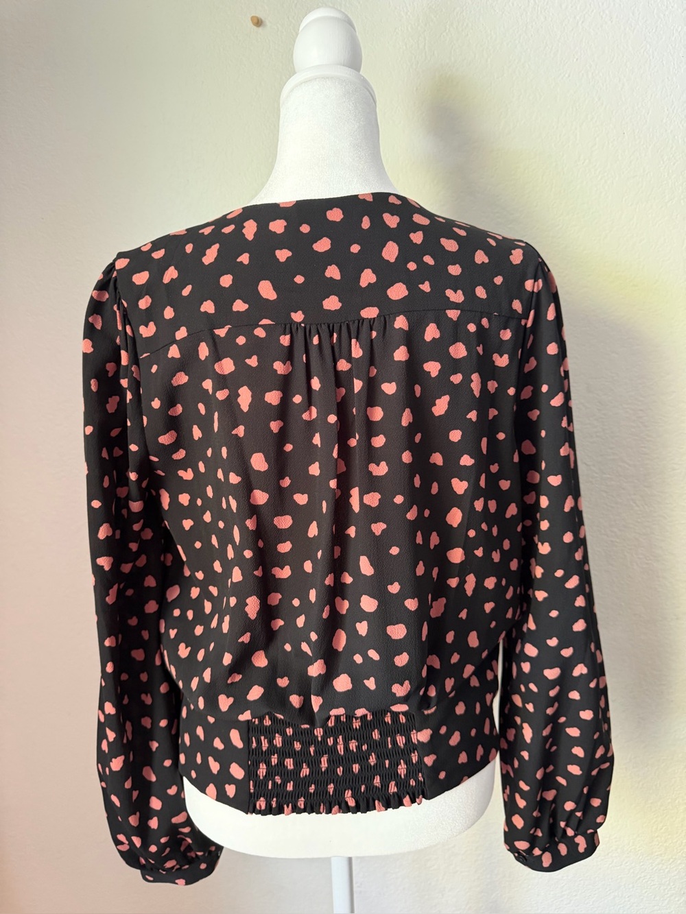 All In Favor Pink Black Abstract Spot Surplice Wrap Blouse Smocked Back S/M - Picture 4 of 10